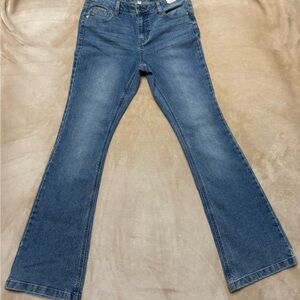 No Boundaries Women's Medium Wash Mid-Rise Bootcut Jeans, Size 6